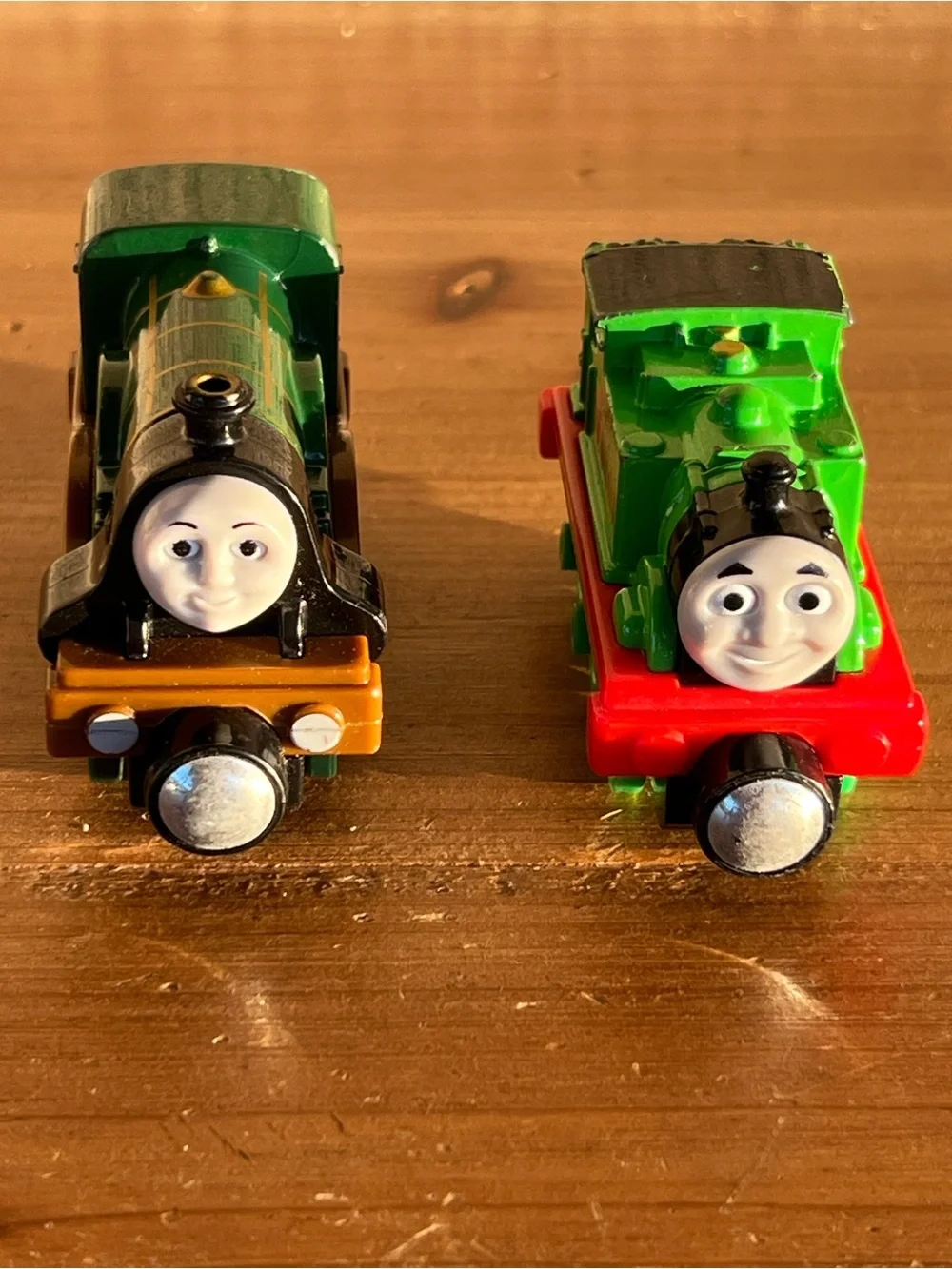 Thomas & Friends Green and Red Magnetic Train Pair